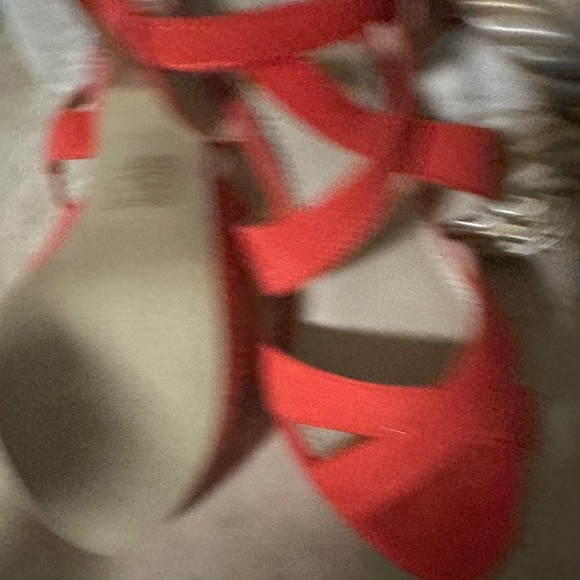 Woman’s Sandal - Picture 2 of 4